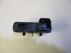 id_7282_AUTERN00007120_07356957180_BLOCCO_PRESA_CAVO_USB_FIAT_500_ANNO_2015_2019_Q.01__5__C4D6L3_.JPG